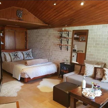 Czarina Cabin הבקתה הקיסרית והדירה הקיסרית Czarina Apartment Caesarea Exteriör bild