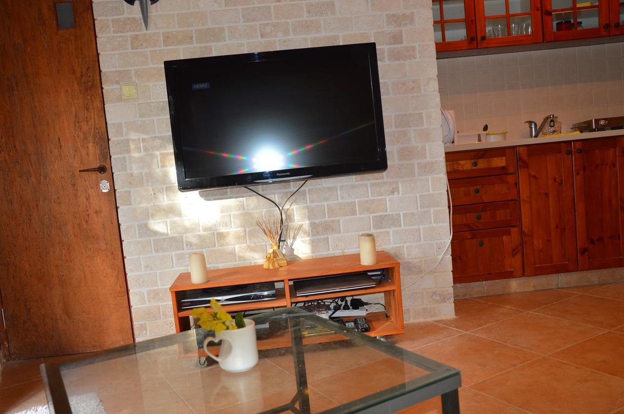Czarina Cabin הבקתה הקיסרית והדירה הקיסרית Czarina Apartment Caesarea Exteriör bild